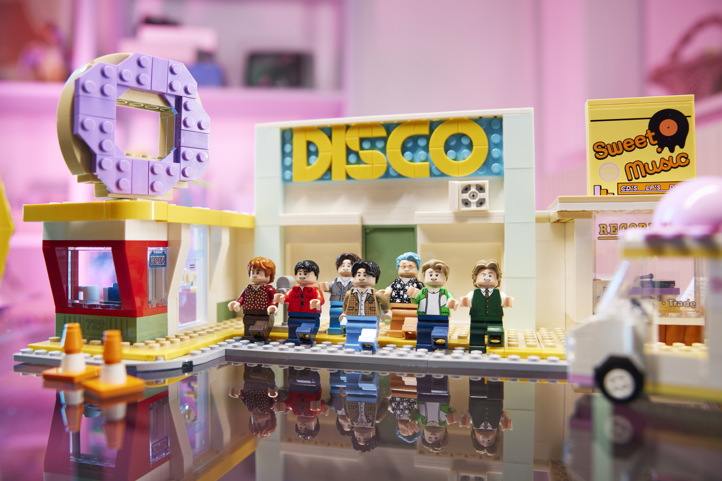 Monument generation Tilintetgøre New Lego Ideas BTS Set recreates the band's Dynamite video -Toy World  Magazine | The business magazine with a passion for toys