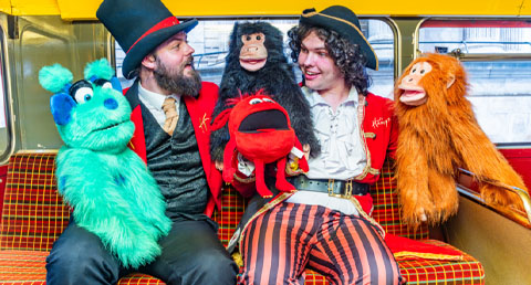 Dukketeater på dobbeltdækker: Hamleys tager familien med på eventyr